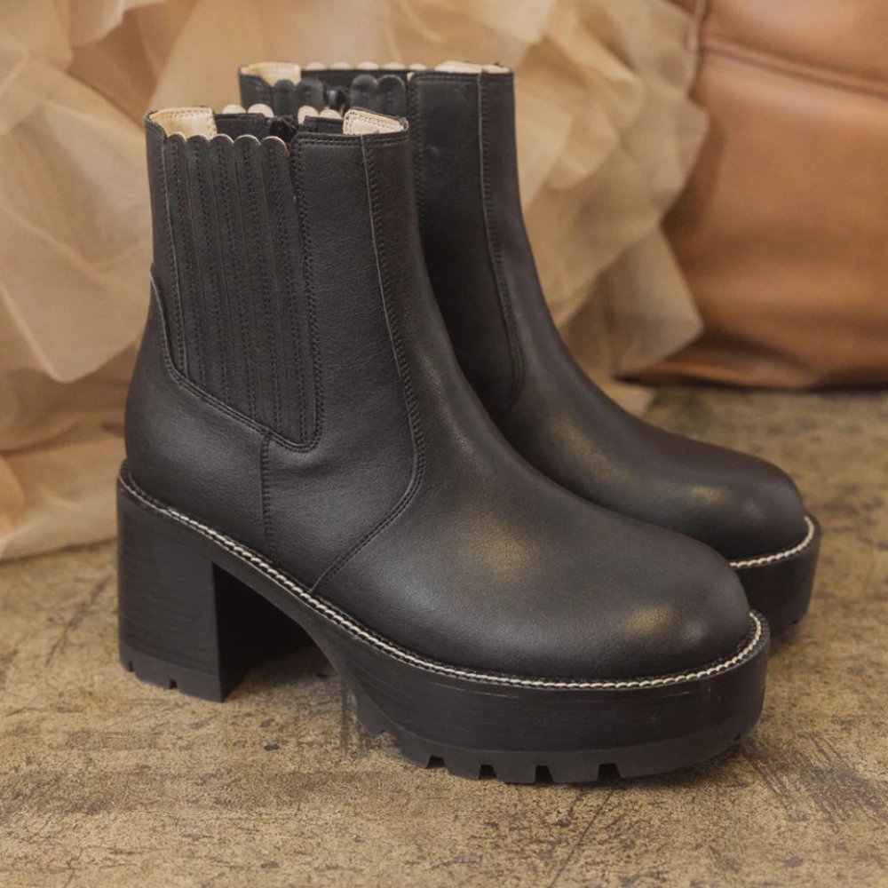 Elegant Black Platform Chelsea Boots